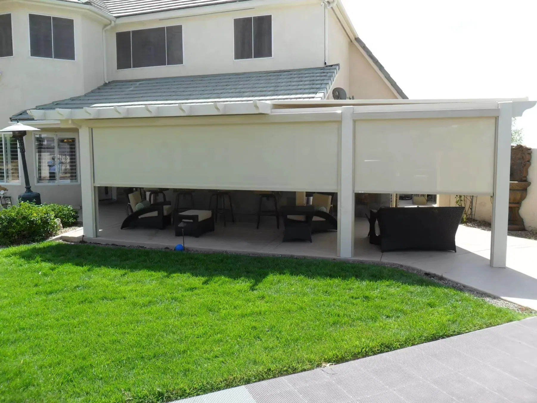 Motorised Outdoor Windproof Patio Roller Awning Blind Privacy Shade Roller Blind for Sun House