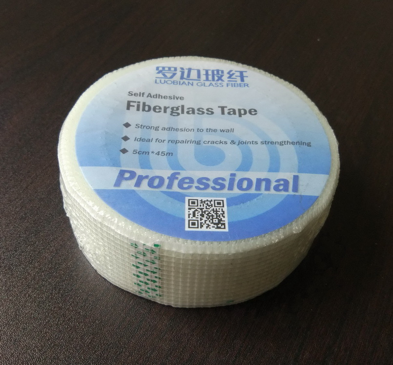 Adhesive Fiberglass Tape with Soft Flexible Alkali Resistant Wall Material