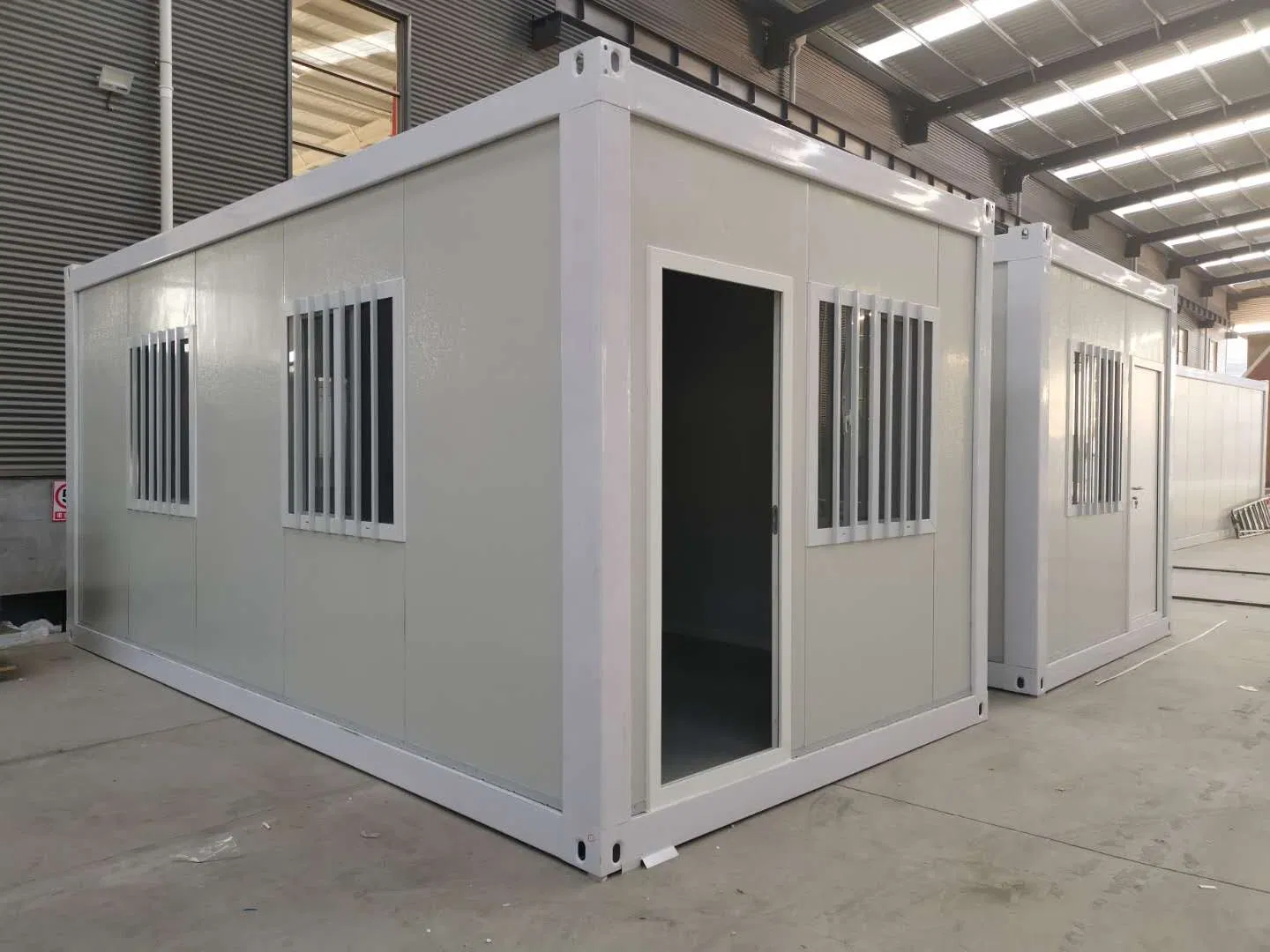 High-Quality Two-Storey Flat Pack Modern Container House for Residence/Bar/Club/Office/Shop/Warehouse/etc