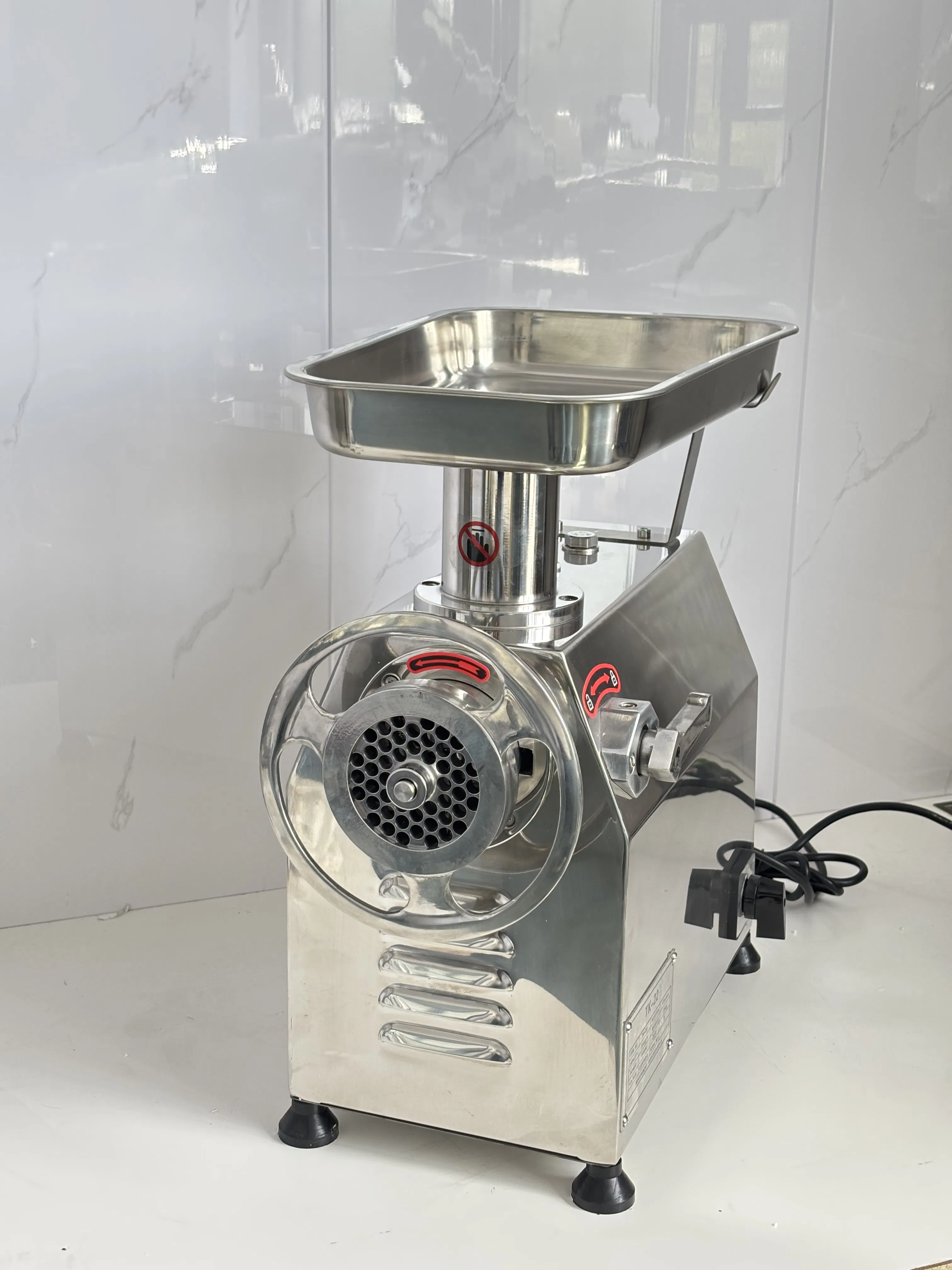 Powerful Meat Grinder and Mincer with Gear Transmission for Quick Results