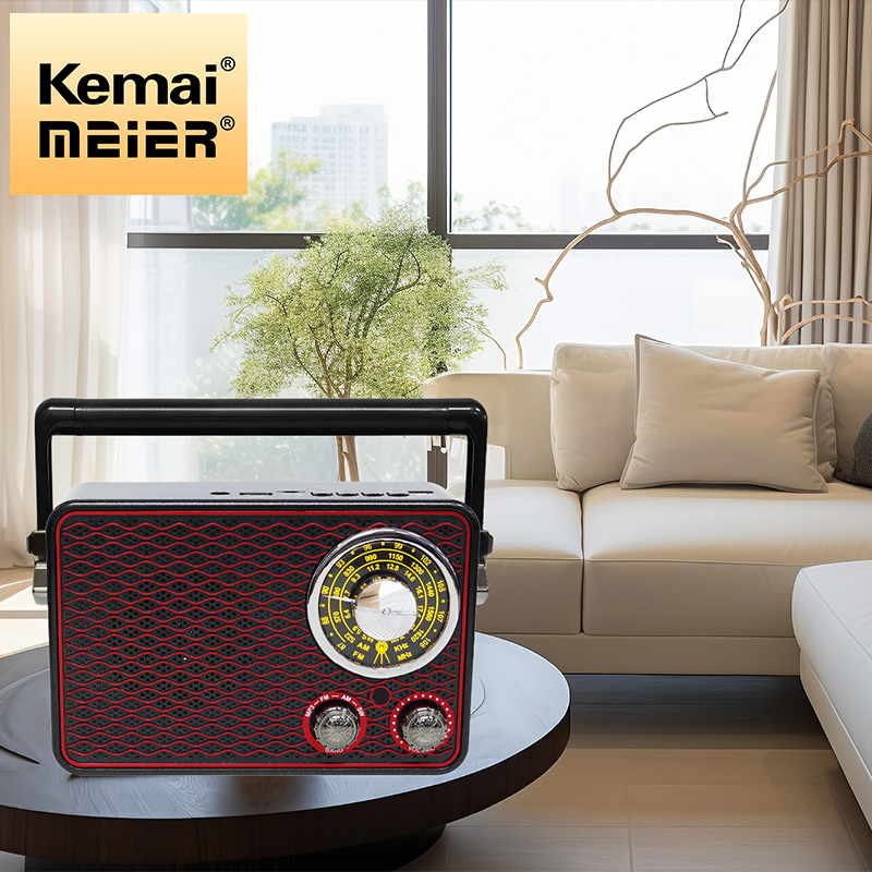 Hot Seller Retro Styled Radio in The UK for Outdoor Camping & Hiking with Convenient Battery Operation