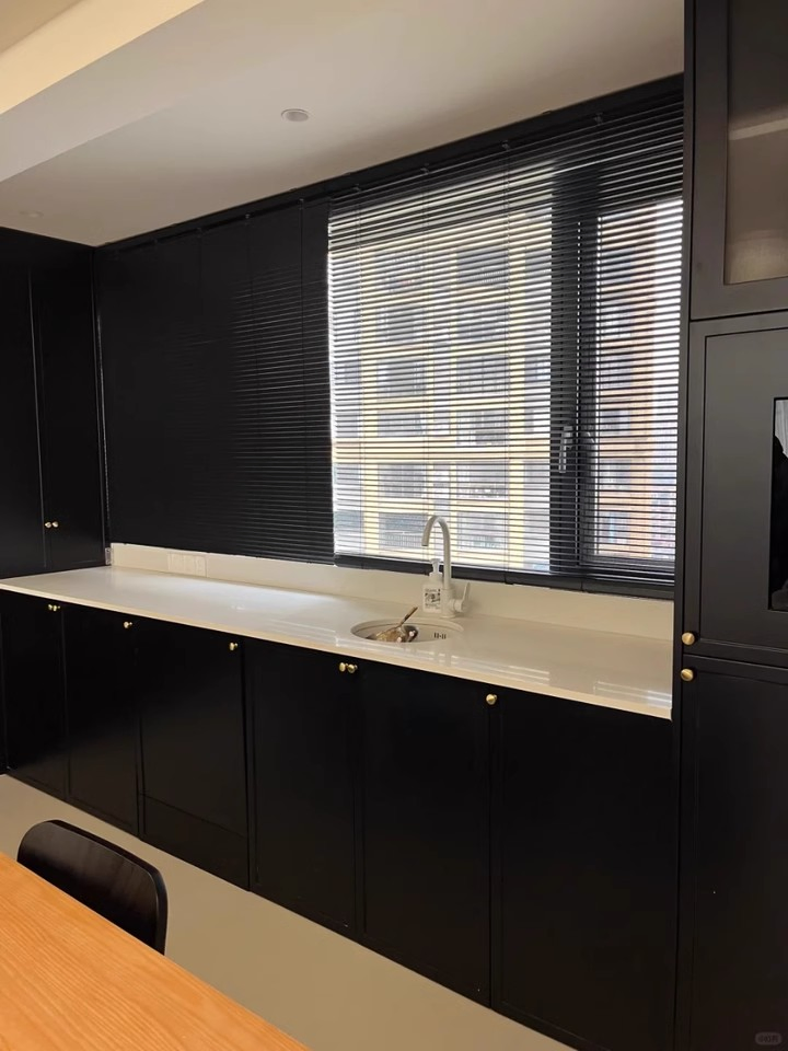 Sisheng Black Shutter by Wired Motor Made of Aluminium Magnesium Alloy