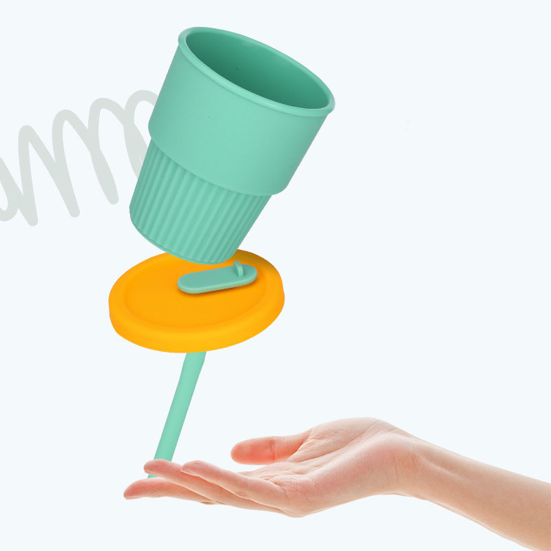 Силиконовая термостойкая кружка-поилка для детей