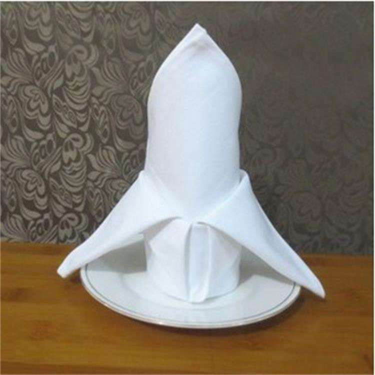 Luxurious White Cotton Dinner Napkins for Hotel Use