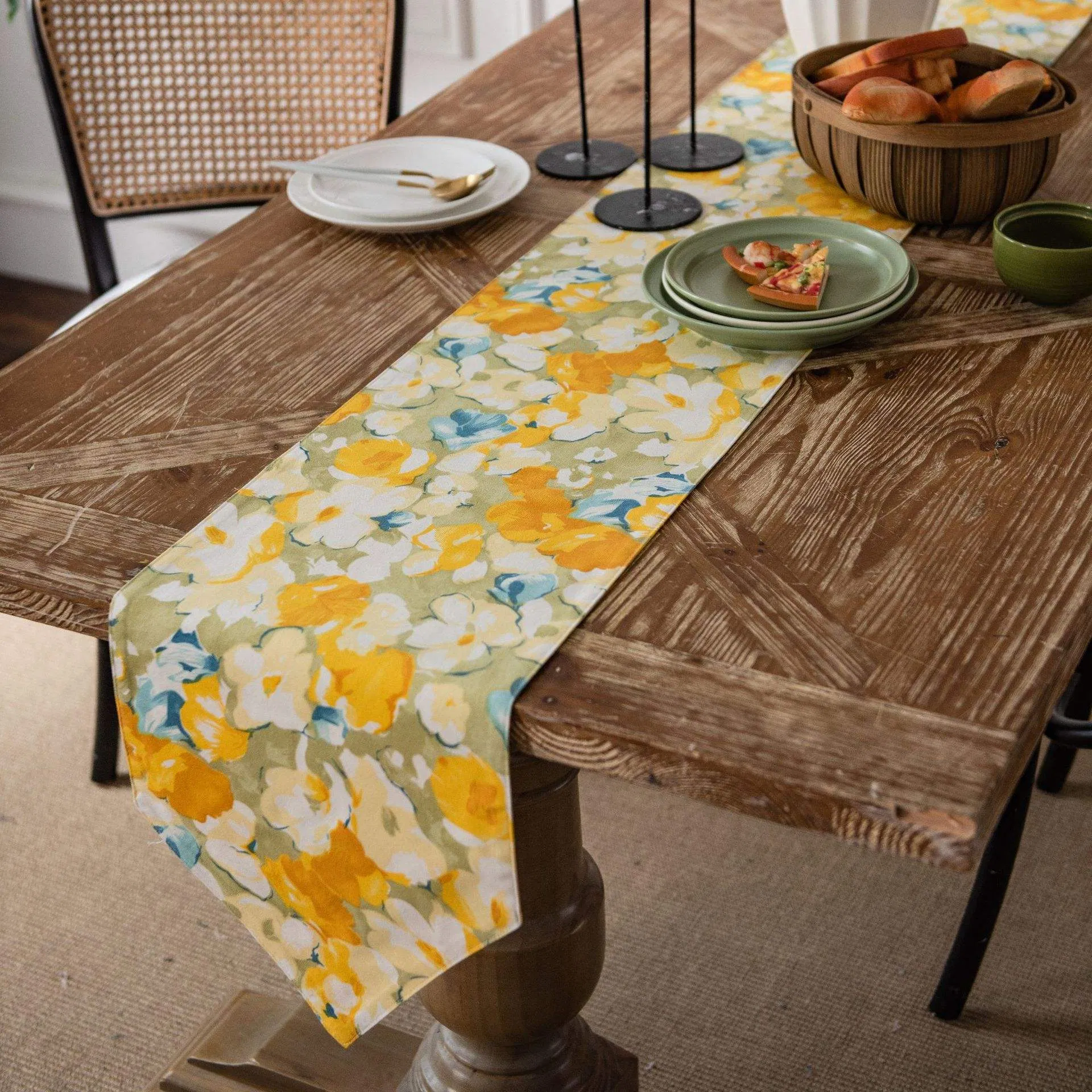 Wholesale Seasonal Summer Watercolor Flower Table Runner for Kitchen Home Holiday Party Decoration