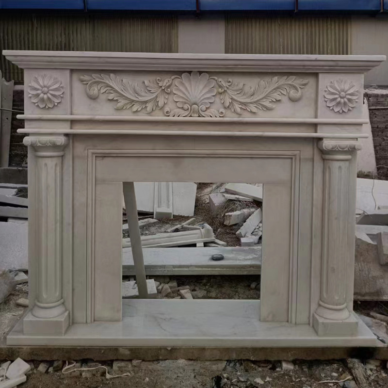 Португальский бежевый камин из известняка с резьбой