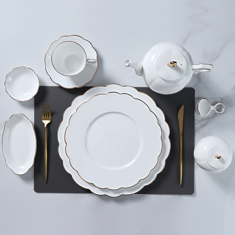 Фарфоровая чашка с блюдцем Bone China