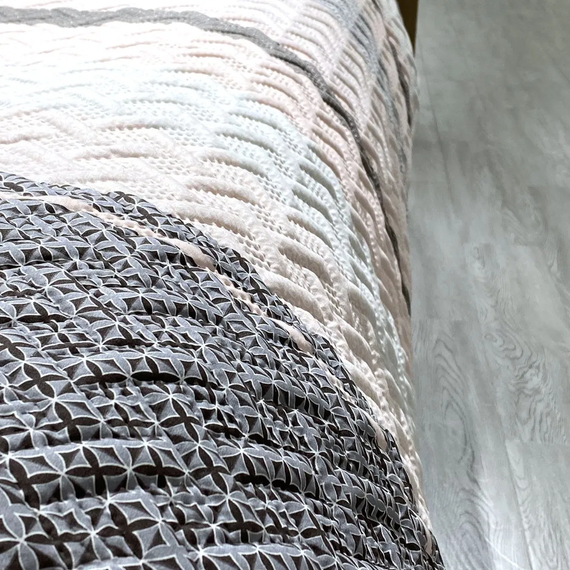 Quilt Cover Size 210*210cm Peached Polyester Fabric Bed Sheets Bedding Set for Home Use