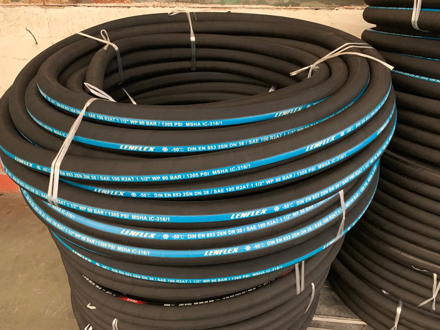 Rubber Oil SAE100 R1 R2 Steel Wire Braid Reinforcement Hydraulic Hose