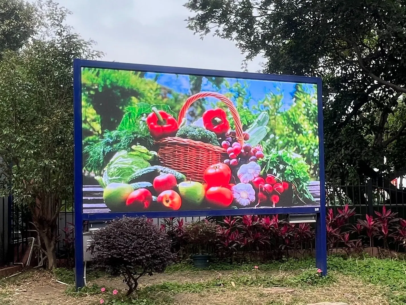 P2.5 Advertising LED Display Screen High Brightness Small Pitch LED Video Wall