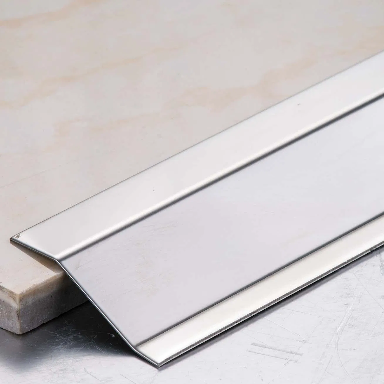 High Quality Aluminum Alloy Corner Skirting