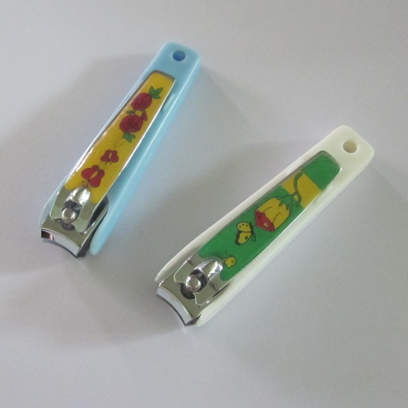 Cheap Nail Cutters with Colorful Exposy and Catcher to Collect The Nails