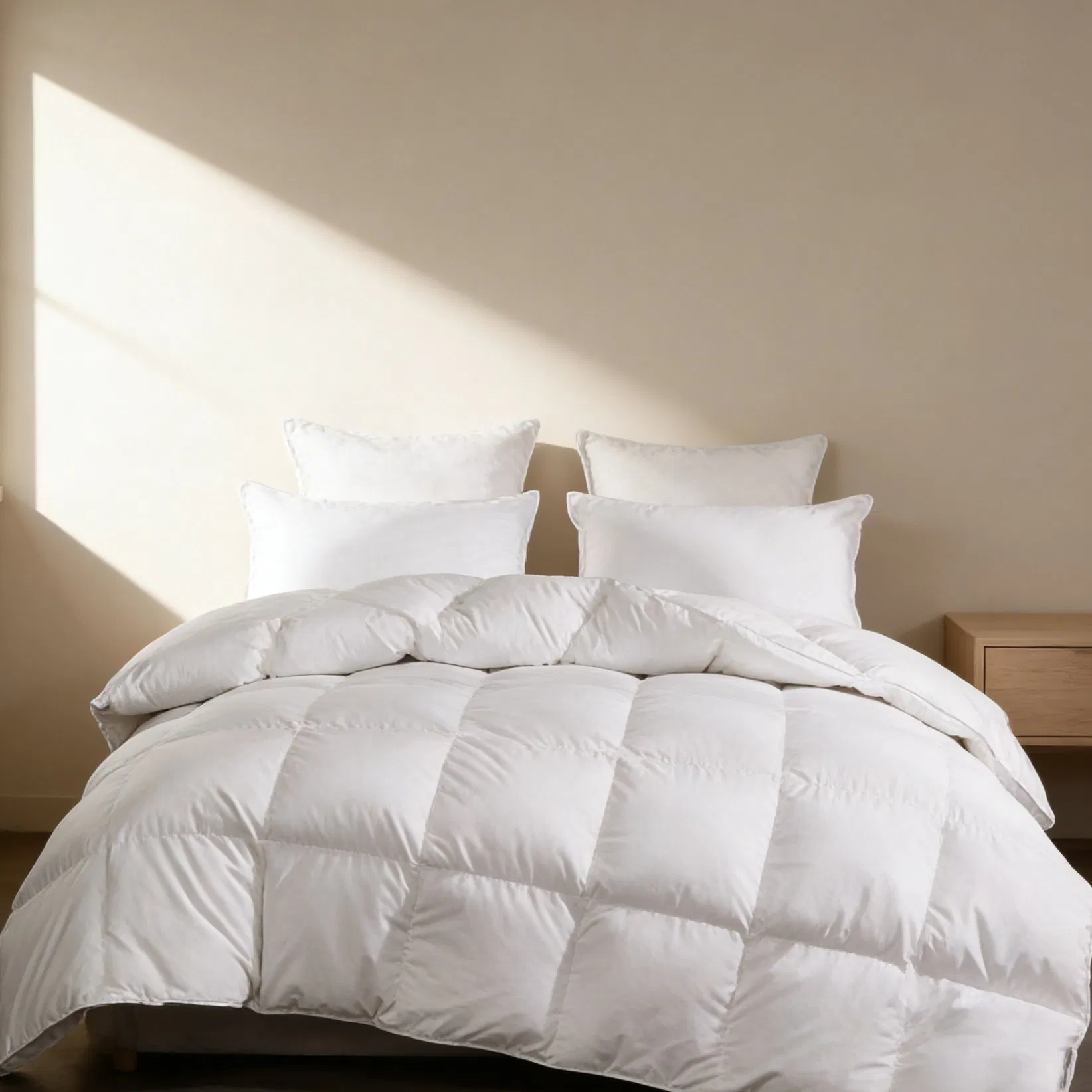 Lightweight Quilt with Ultra-Soft Comforter Down Feather Luxury Quvet Hotel Home
