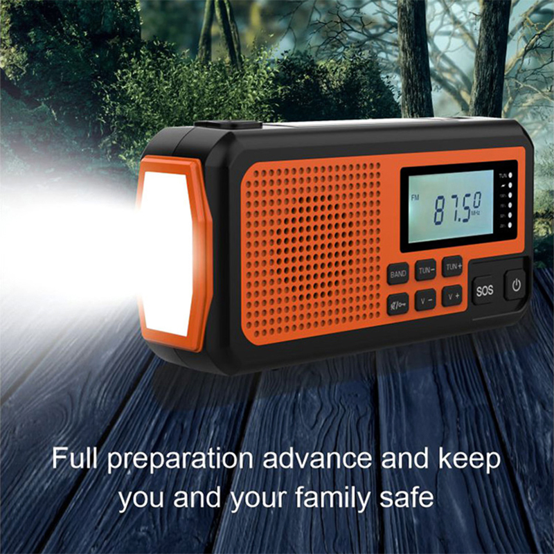 Портативная радиостанция с солнечной панелью и ручной зарядкой