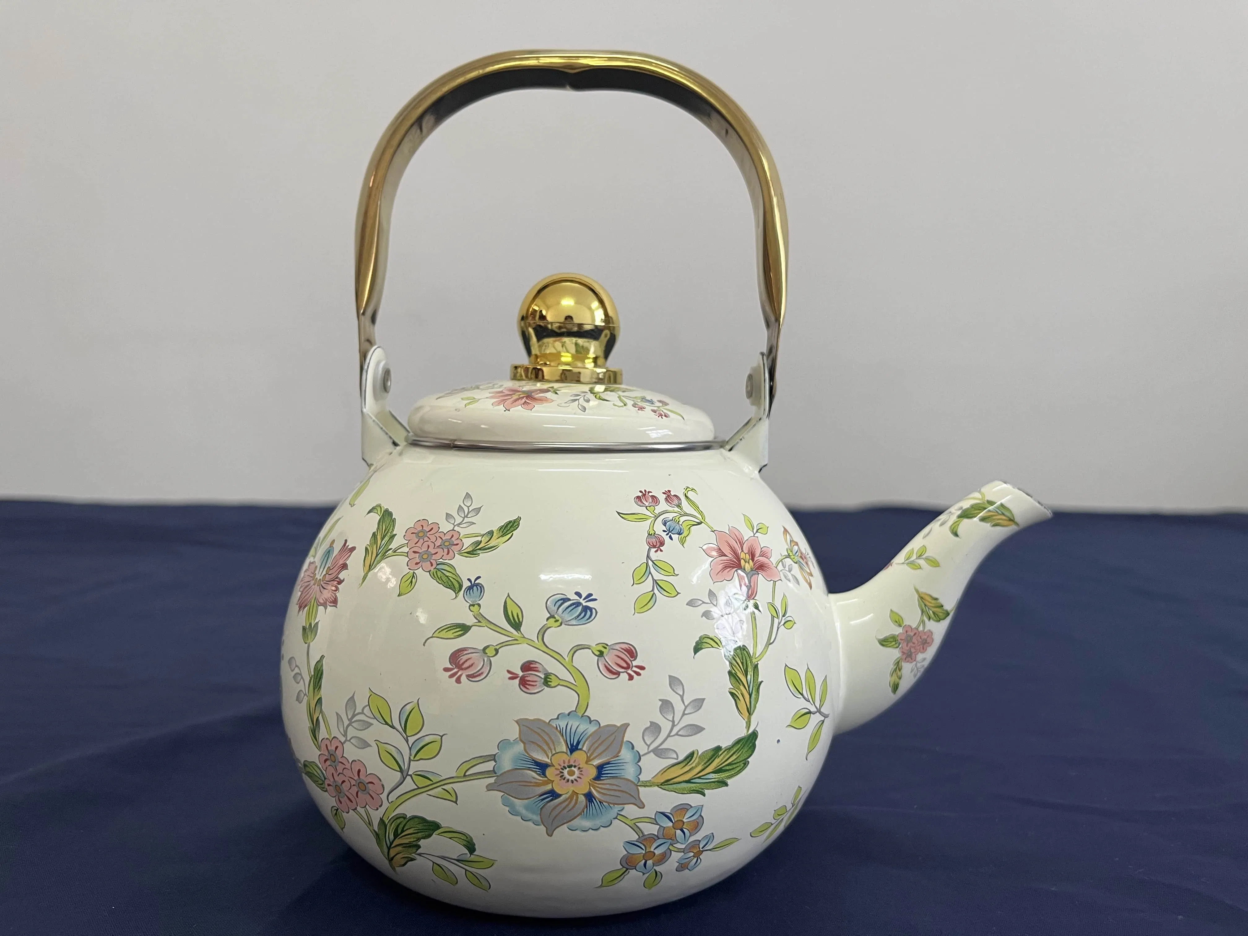 Milky White Enamel Pot Covered with Yellow Stainless Steel Iron Handle