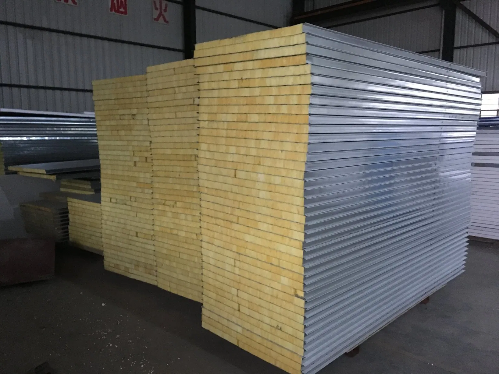 Easy to Install Heat Preserving and Environmental Friendly EPS Cement Sandwich Panel