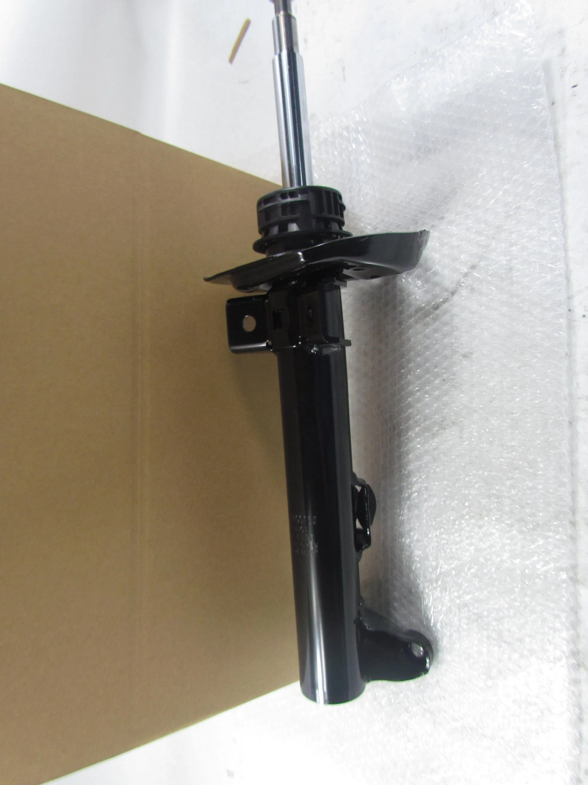 Амортизатор передней подвески Mercedes-Benz, арт. 2043200130