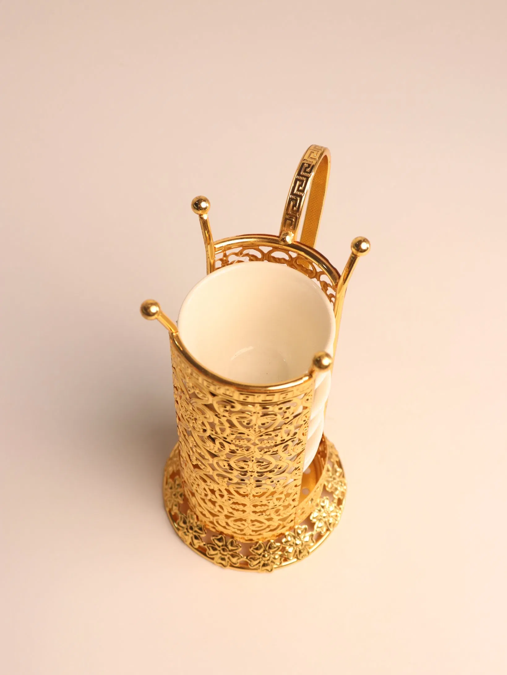Decorative Gold-Plated Iron Frame with Ceramic Tea Cup Decoration Set
