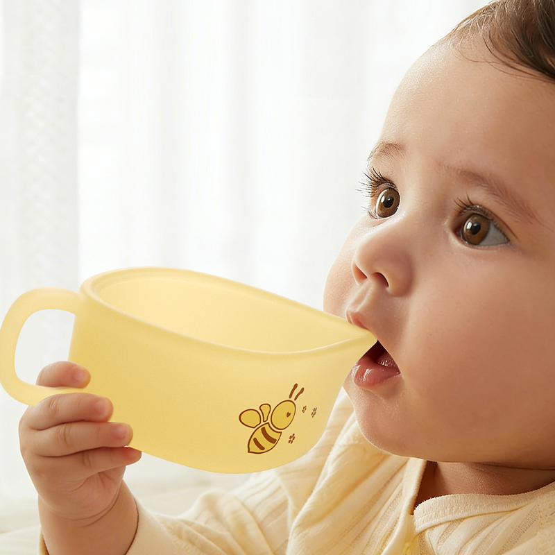 Durable Silicone Baby Bowl with Eagle Spout for Convenient Feeding