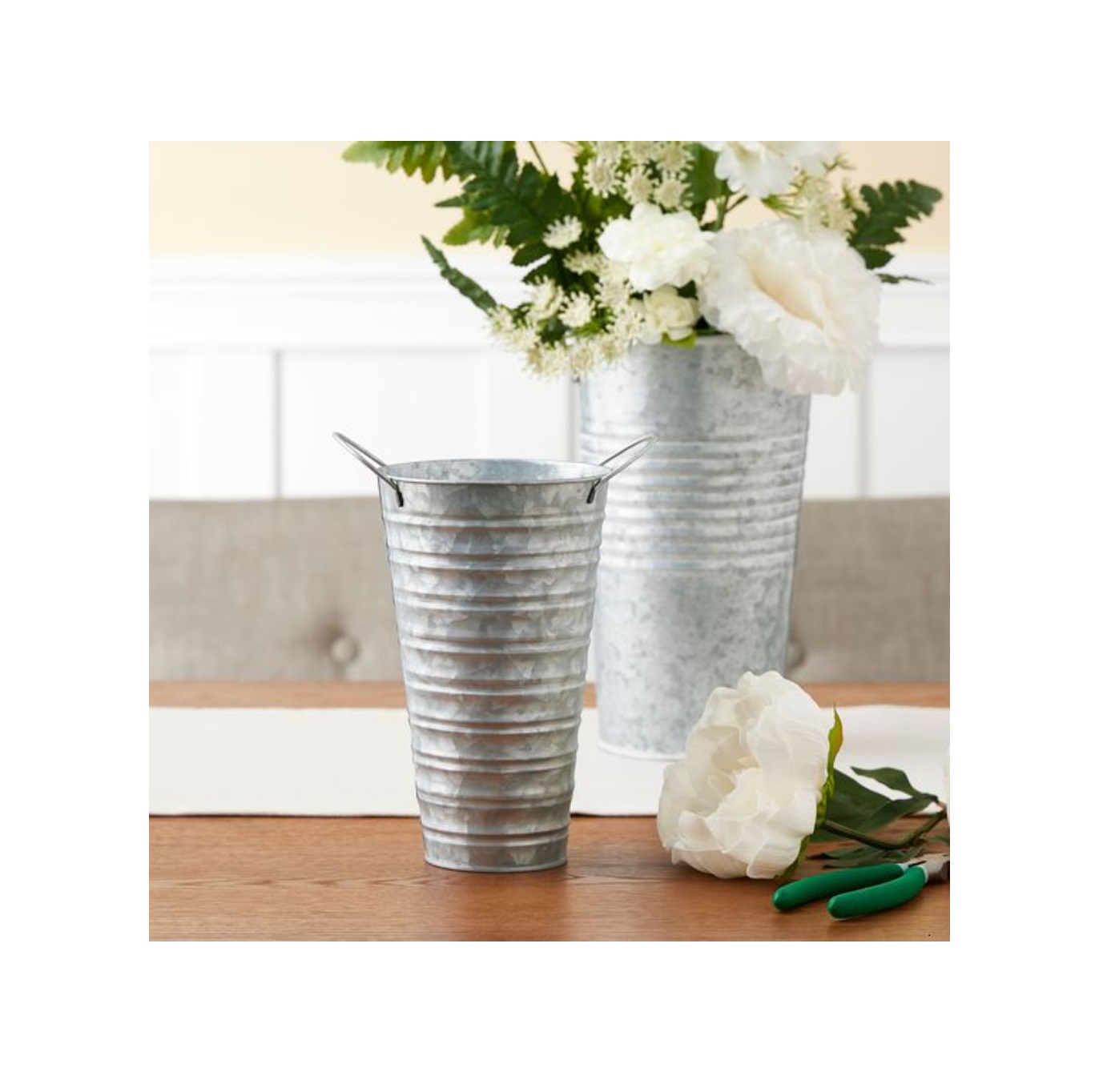 Кашпо металлические декоративные для сада