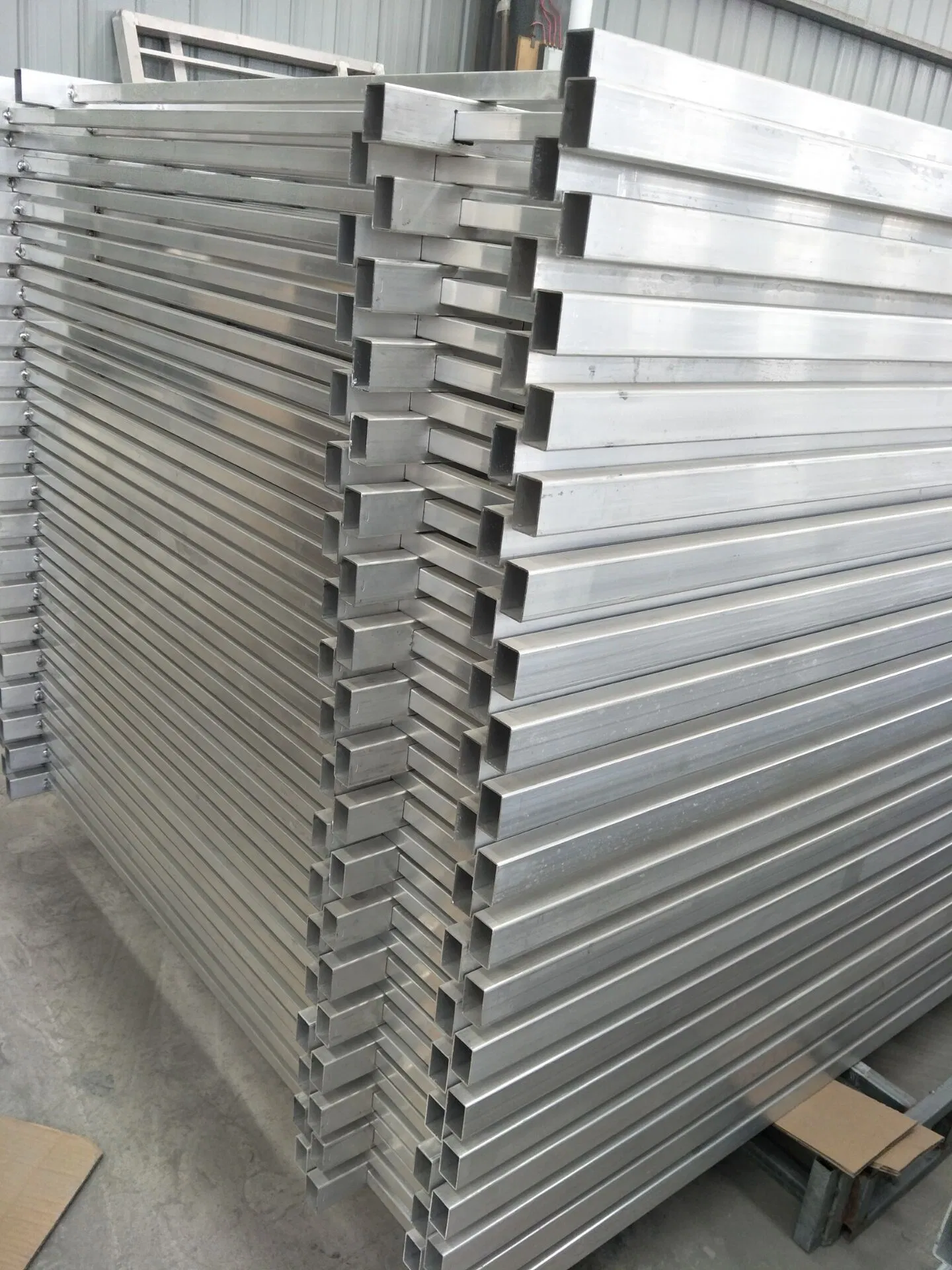 Manufacturer Wholesale Metal Steel / Aluminum Tubular Fences Steel Railing Wrought Iron Fence Panel Decorative Fencing Aluminum Garden Fence