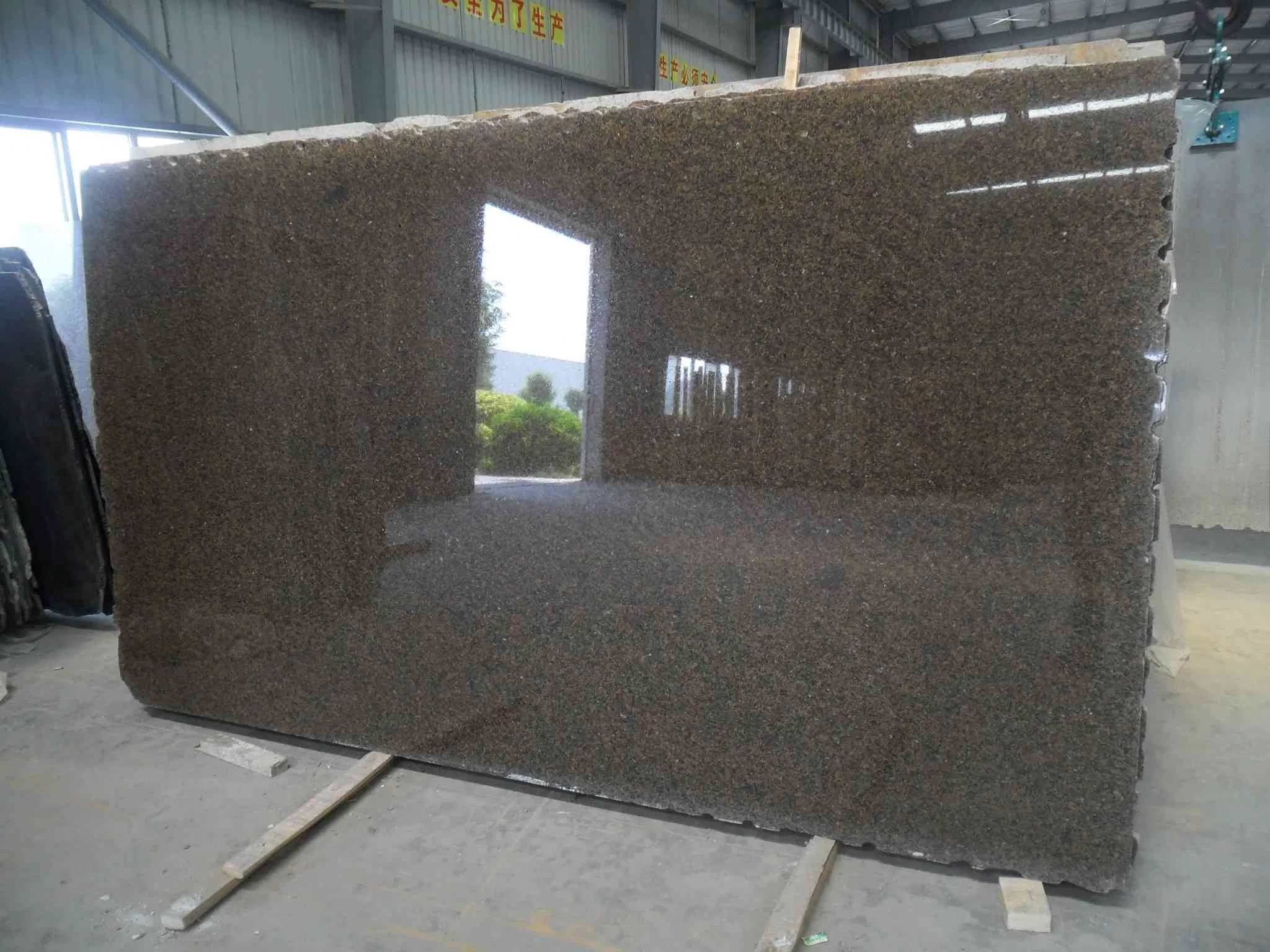 Tropical Brown Granite Granite for Kitchen Countertops and Wall Facade Tiles