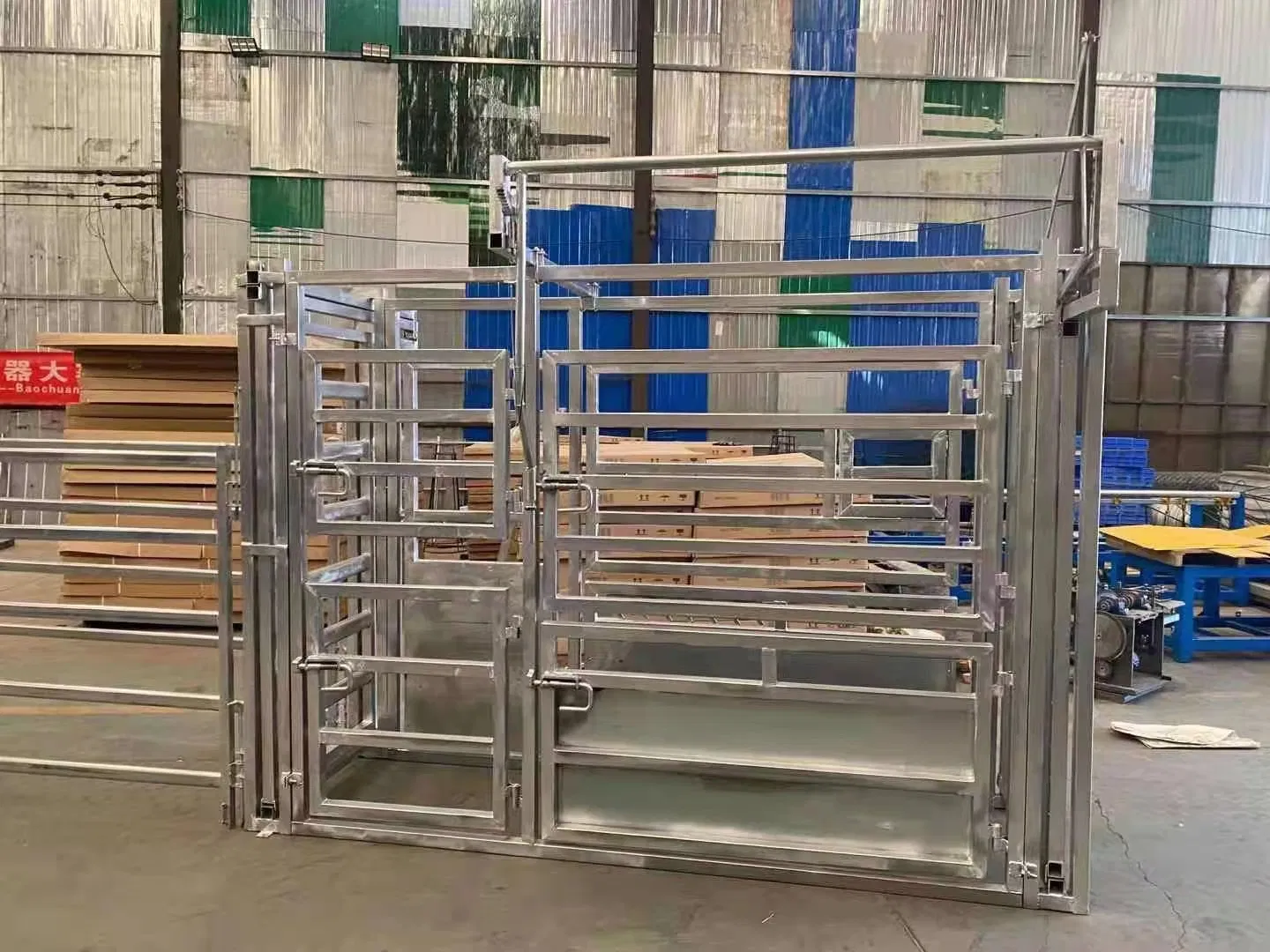Heavy-Duty Galvanized Cattle Headlock Crush System for Livestock