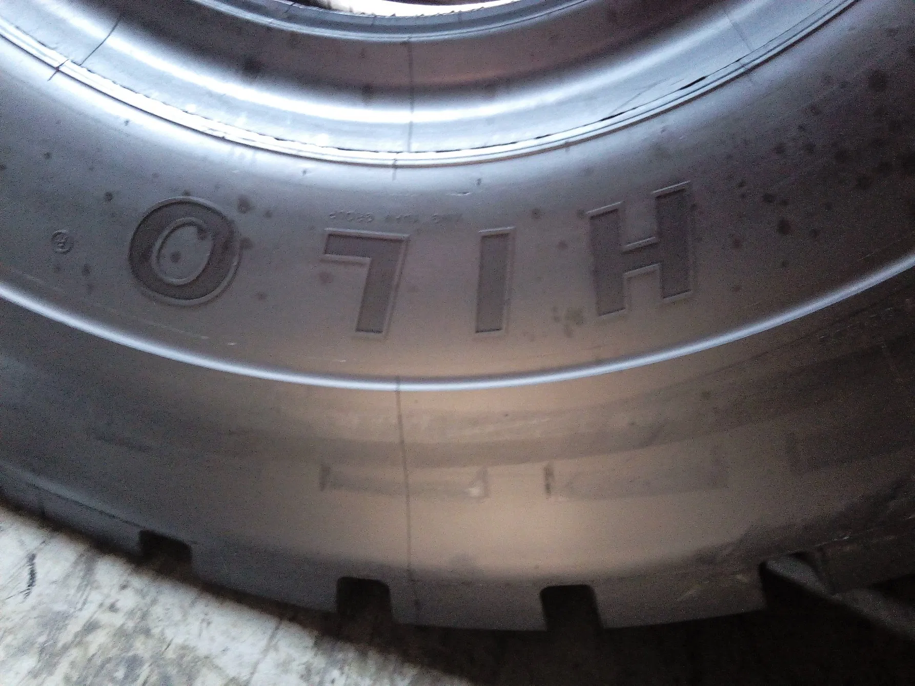 Шина внедорожная Hilo 16.00R25 для карьерных самосвалов