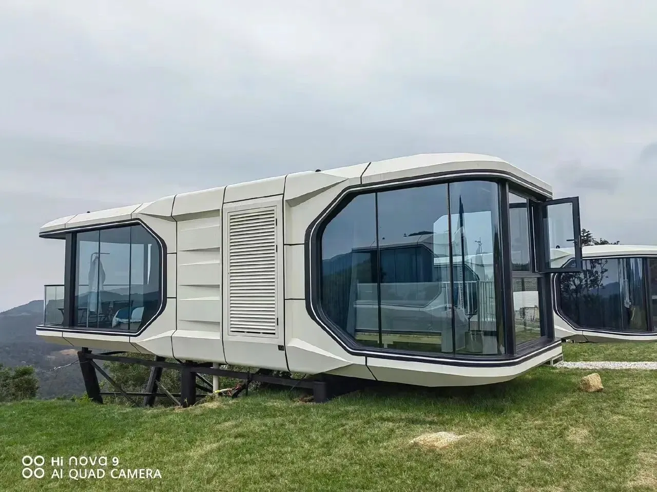 Space Capsule Mobile Hotel Prefabricated Modular Container House with Kitchen Bathroom