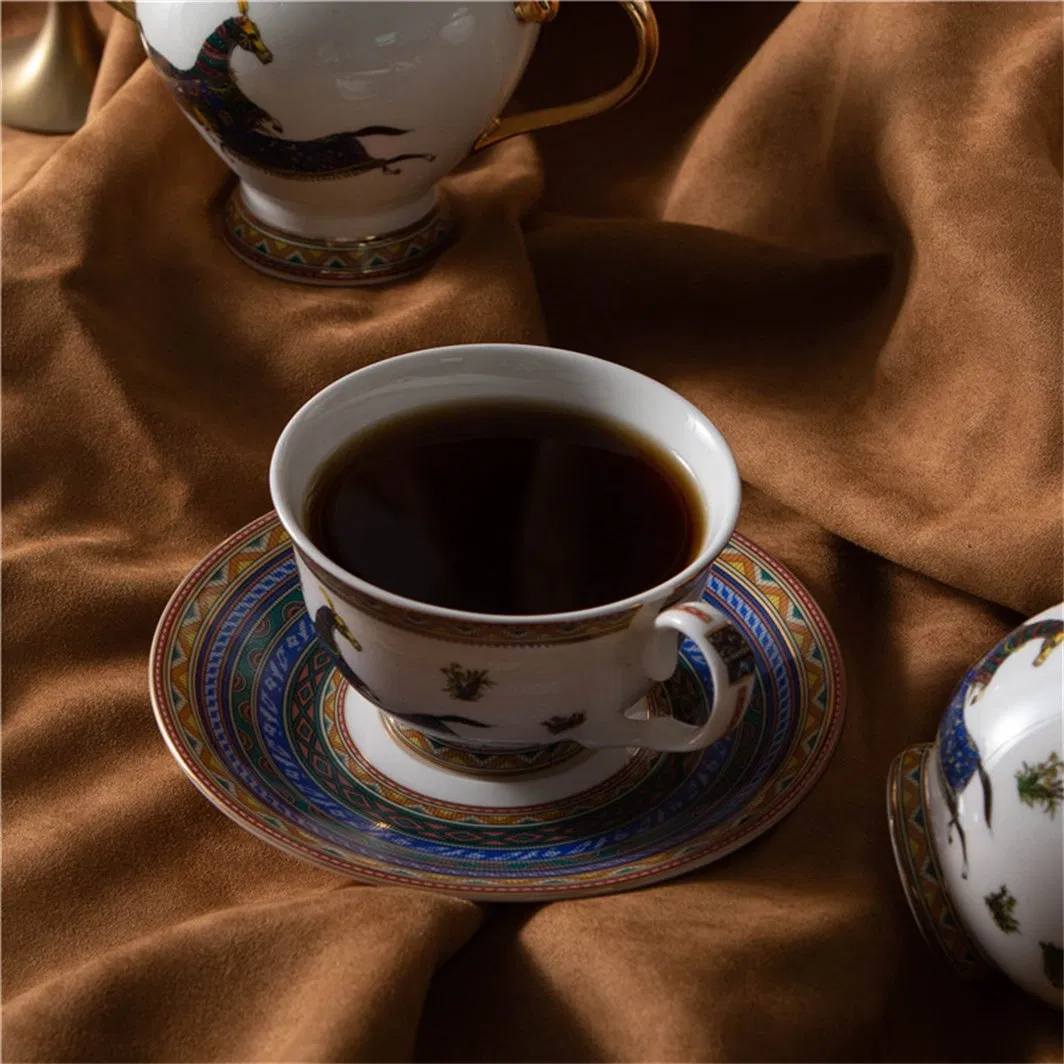 Фарфоровая чашка для кофе с блюдцем и ложкой
