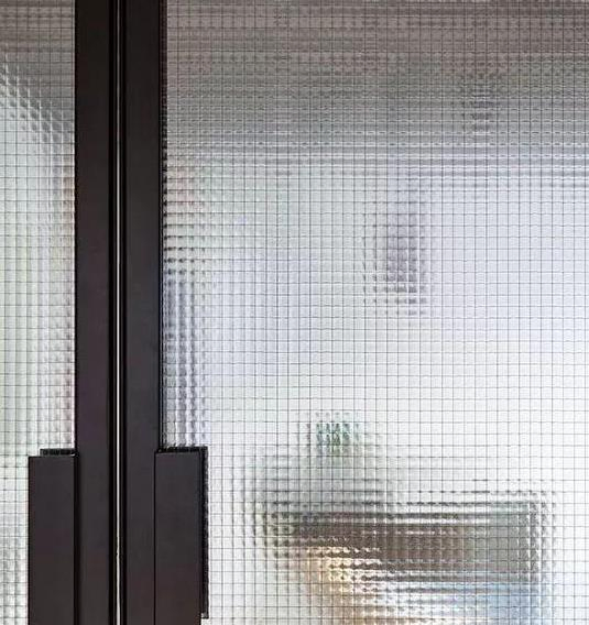 European Grey Water Ripple Patterned Glass for Commercial Facades