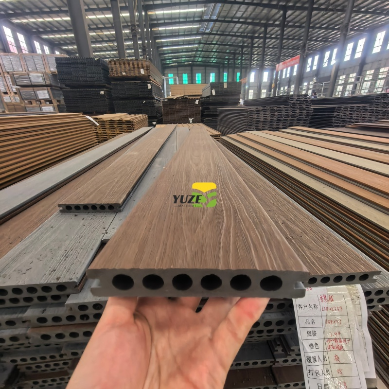 PE Decking Panels Featuring Natural Timber-Like Color Selection