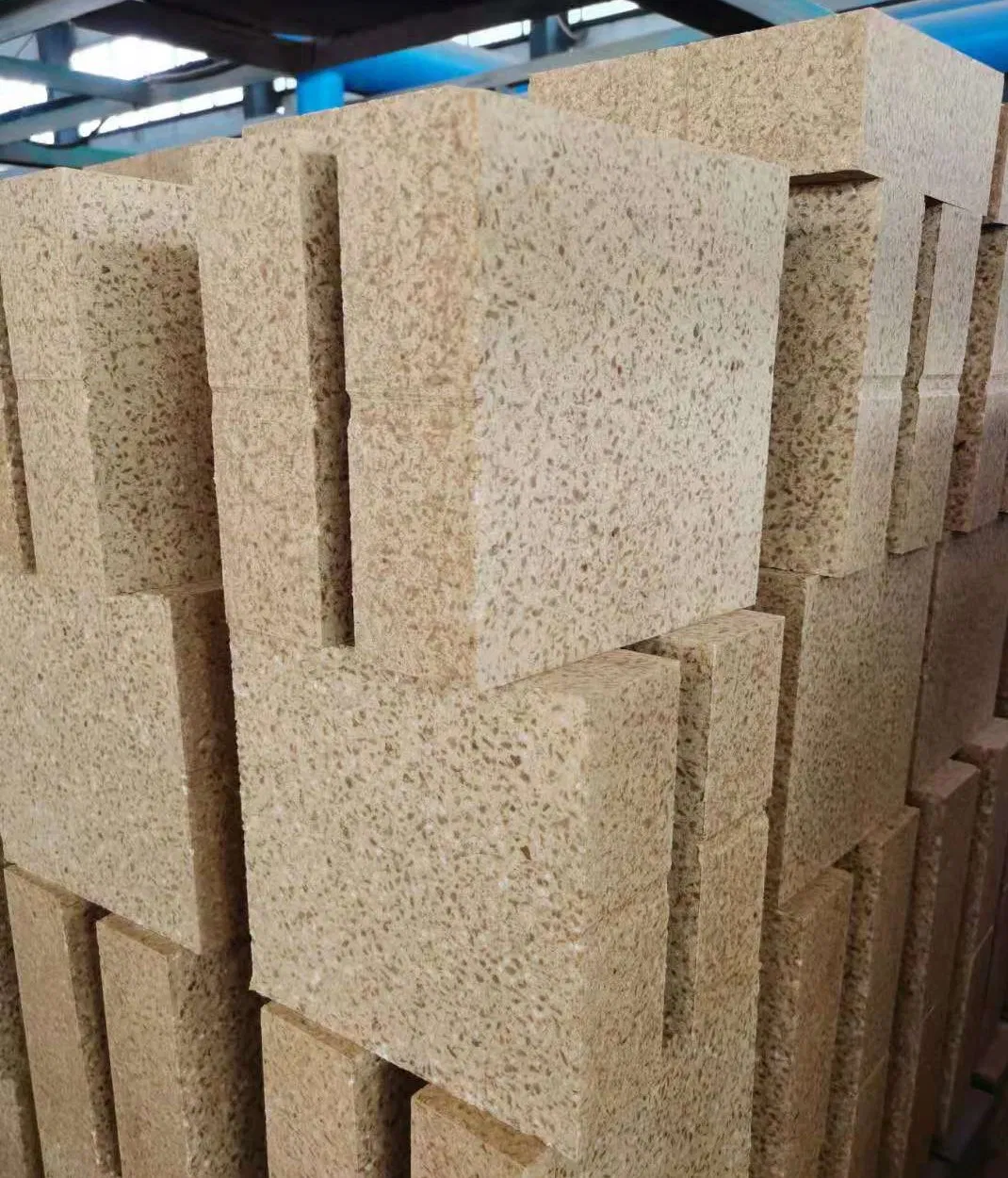 Магнезито-глиноземистый кирпич для цементных печей