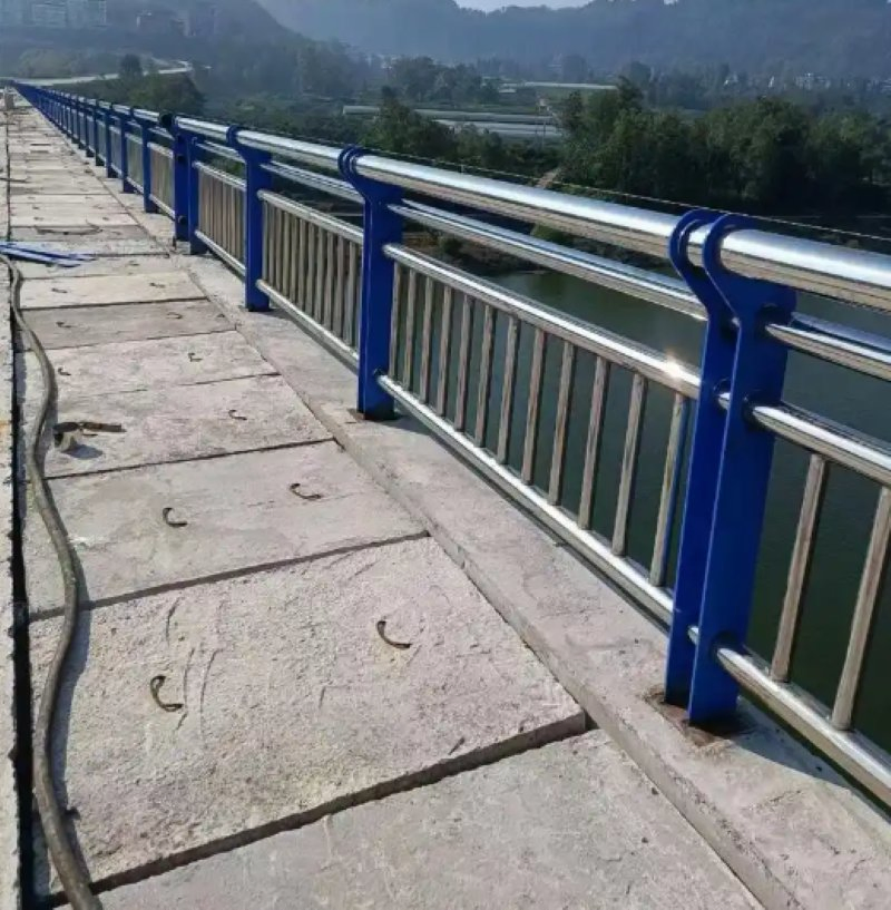 High Quality Road Separation Guardrail