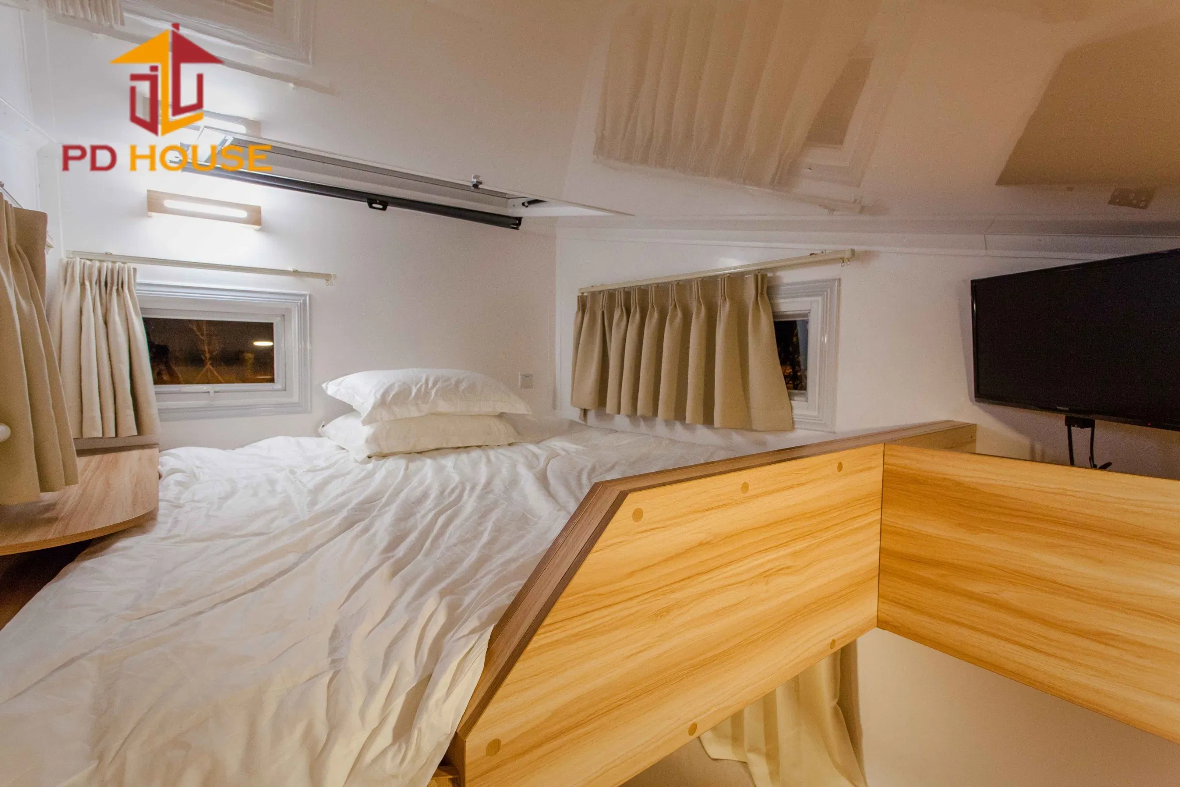 Insulated Camping Mini Car Box Home Trailer Prefab Travel Container Cabin House Hotel Mobile off Road Caravan with Chassis for Sale