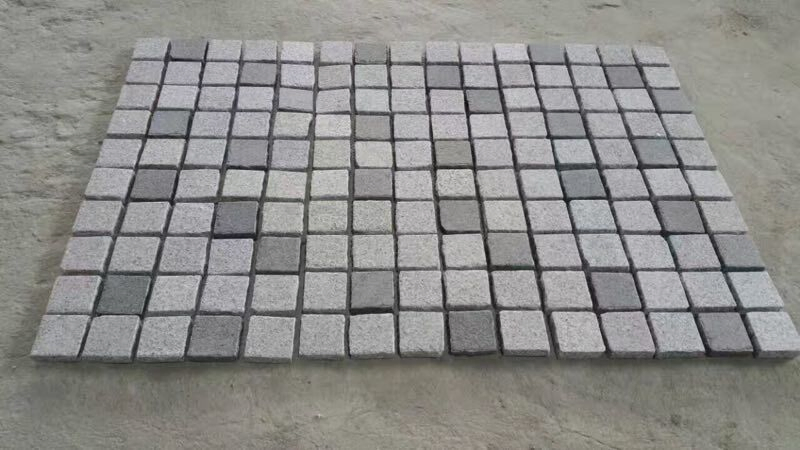China Manufacturer Wholesale Gray/Black/Gold/Rusty Slate Granite Paving Stone Flagstone with Net for Projects