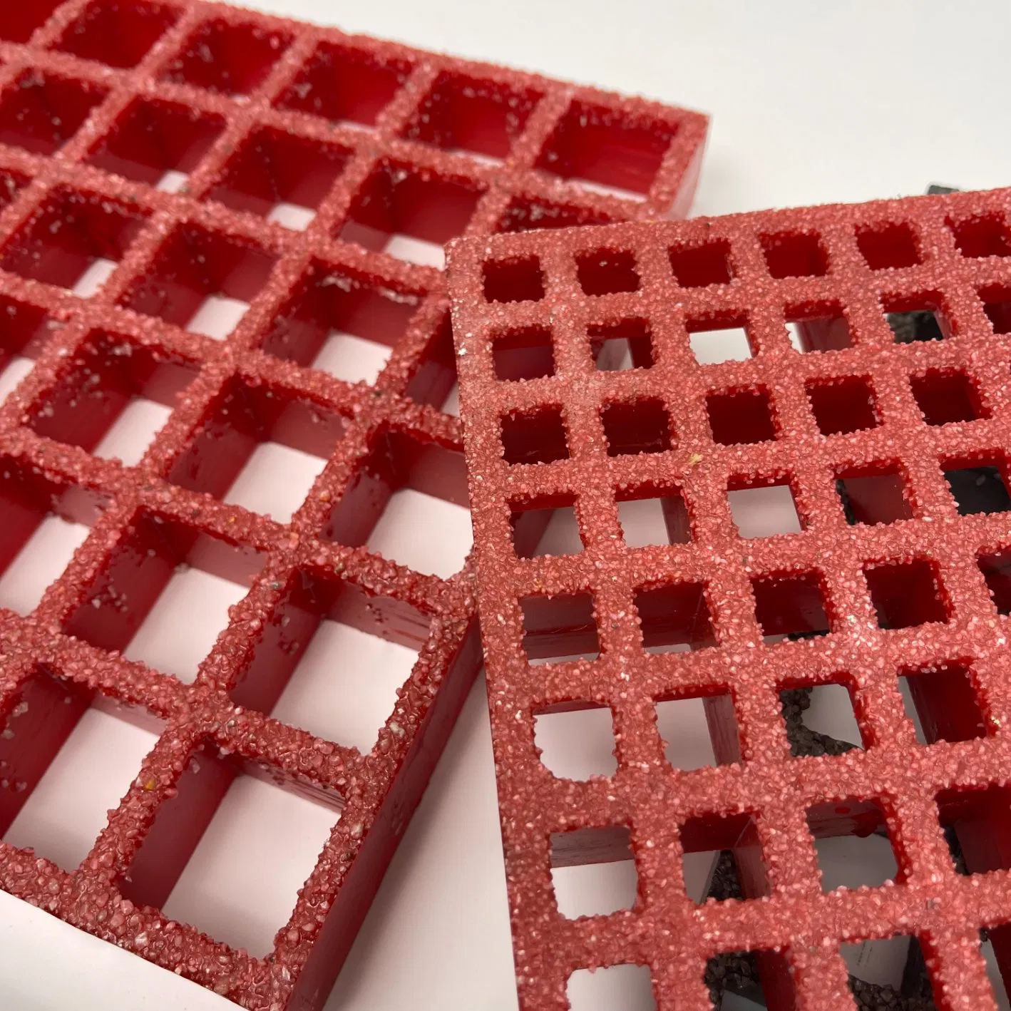 Wear Resistant Fiberglass Grating for Frequent Pedestrian Use