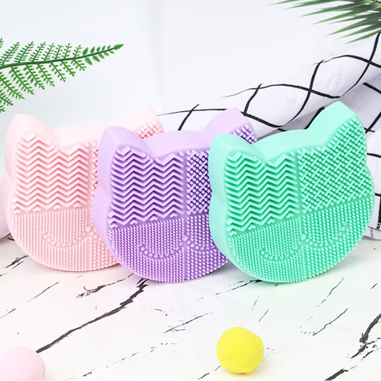 2022 2 in 1 Soft Makeup Brush Cleaner Mat Portable Instant Mini Silicone Make up Brush Cleaner and Dryer