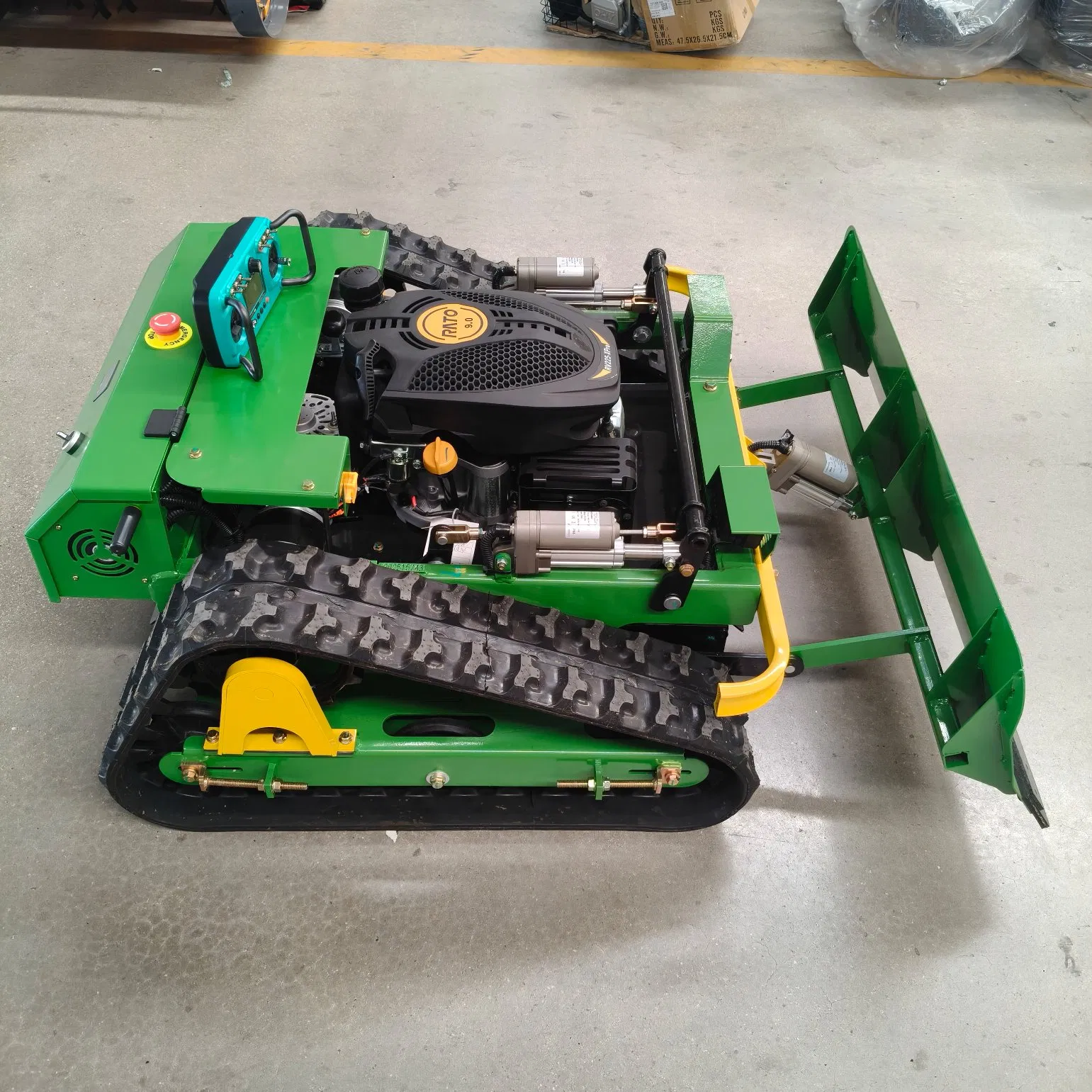 Гусеничная газонокосилка с дистанционным управлением