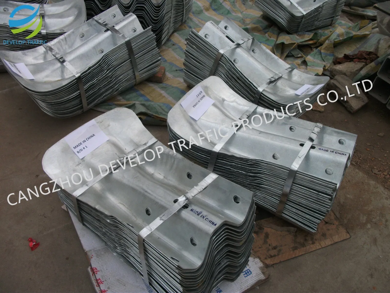 OEM Galvanized W Beam Guardrail Steel Two Waves Fishtail Terminal End