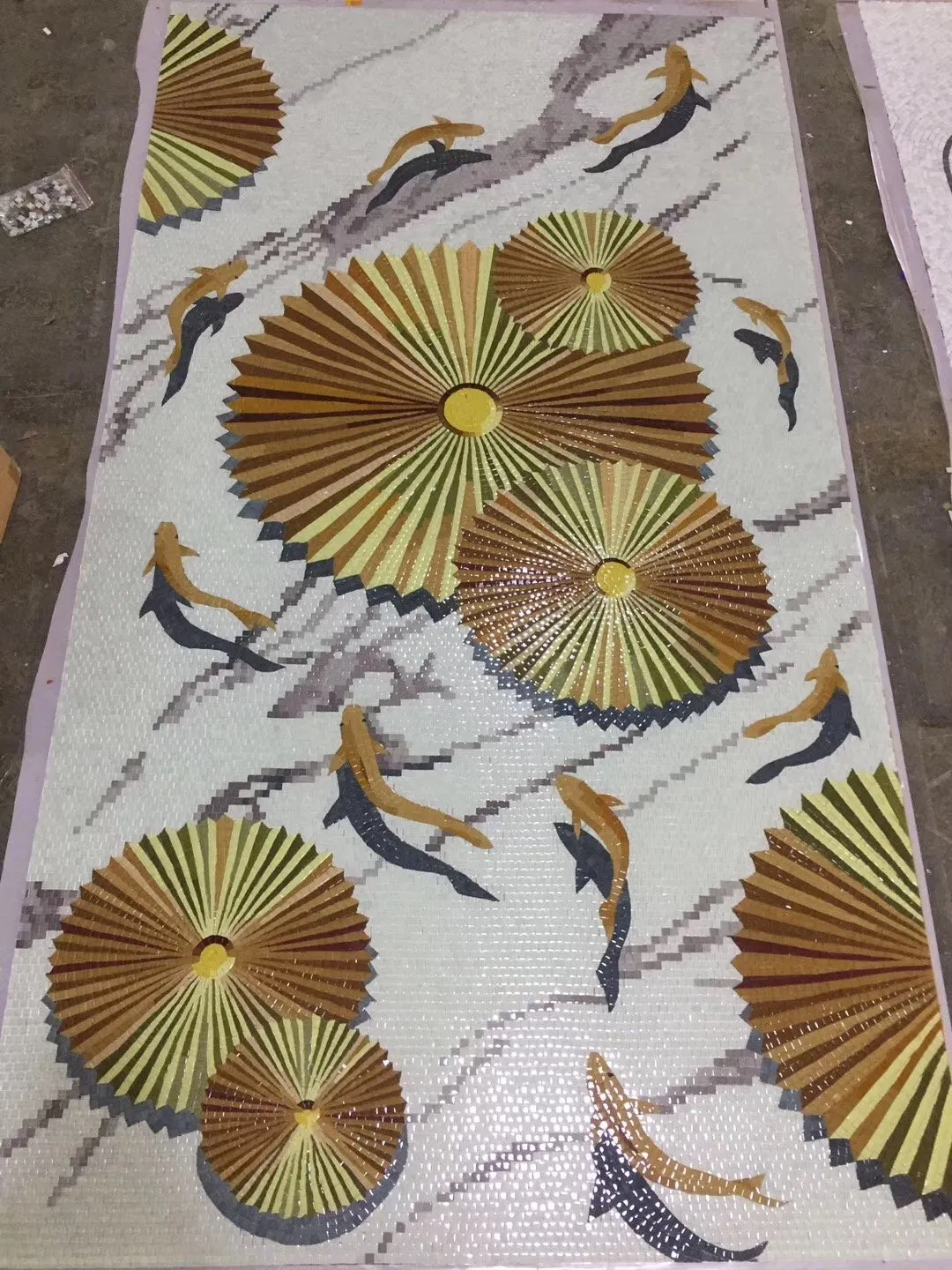 Зеркальная мозаичная плитка для стен в гостиную