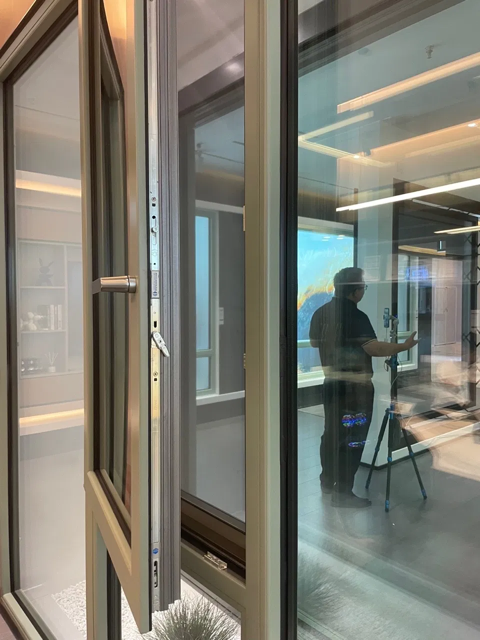 Leawod Design Strong Durable Wood-Aluminum Composite Windows for Extreme Weather Inward Opening