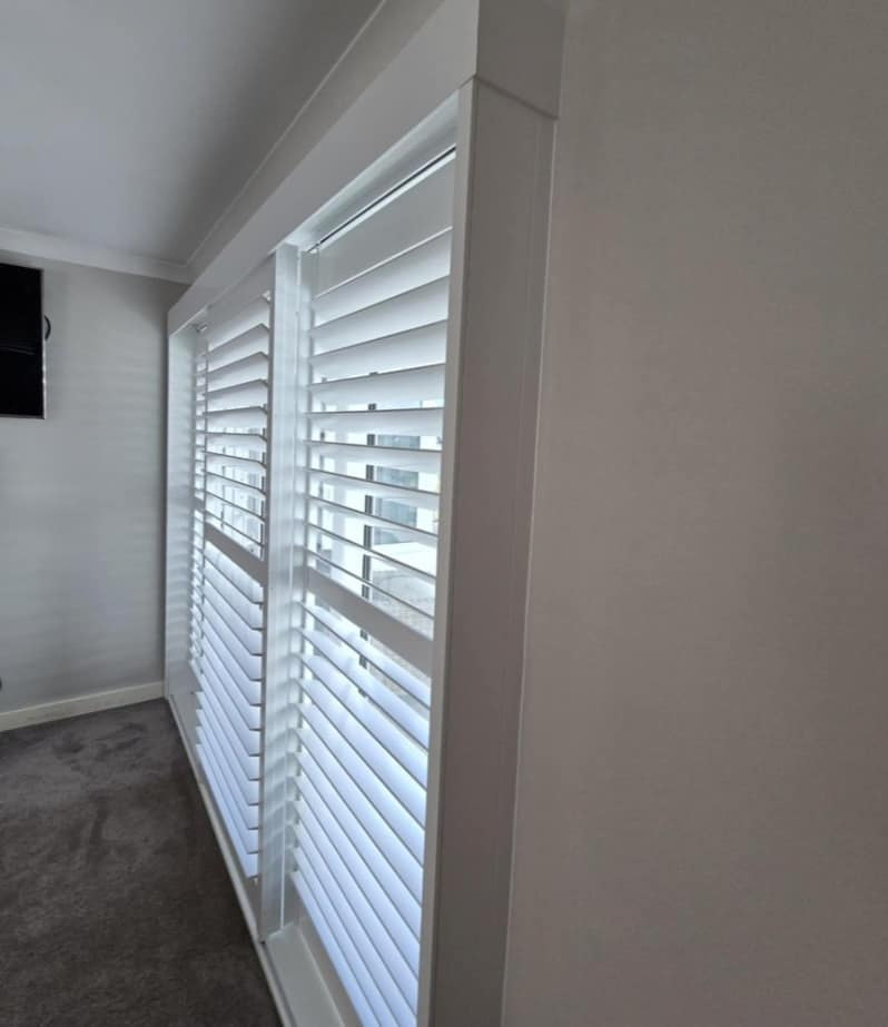 Luxury Home Decor Plantation Shutters Sound Proof Fire Rated PVC Plastic Horizontal French Air Ventilation Sliding Shutter Doors
