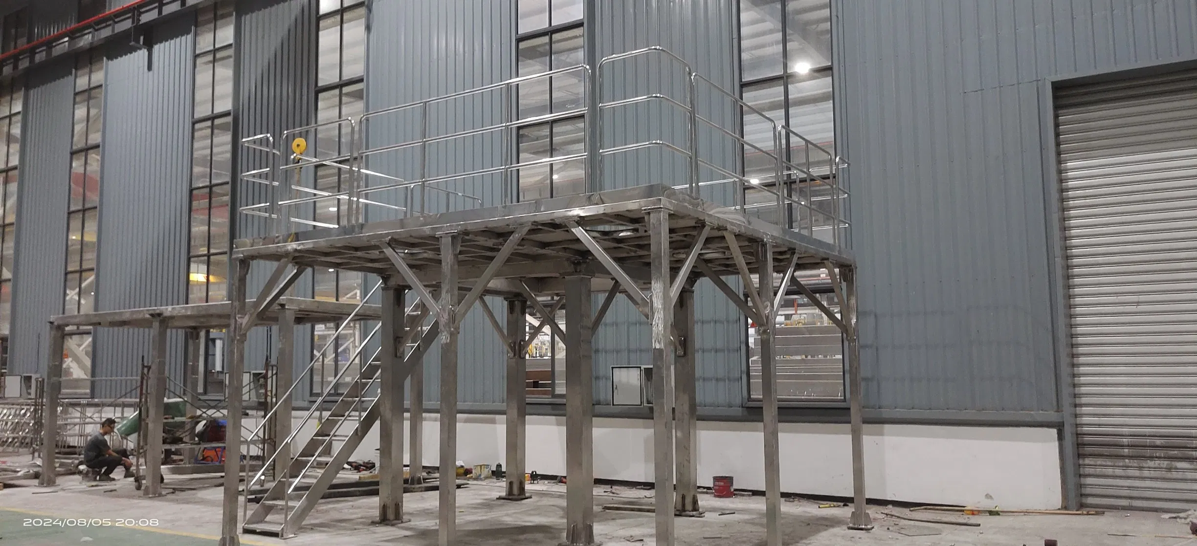 New Product Highly Recyclable Hot-Rolled Section Staircases for Warehousing and Logistics Center