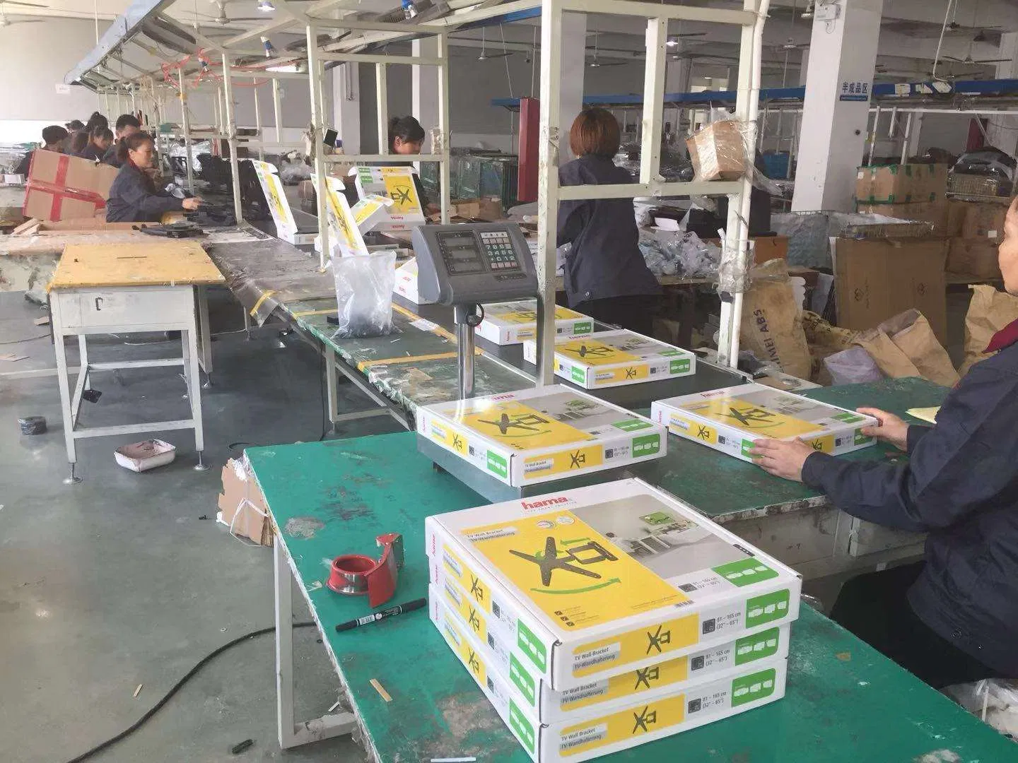 Wm8-443 23-55 Inch Cantilever Bracket Swivel TV Mount Slim Wall TV Wall Mount Heavy Duty