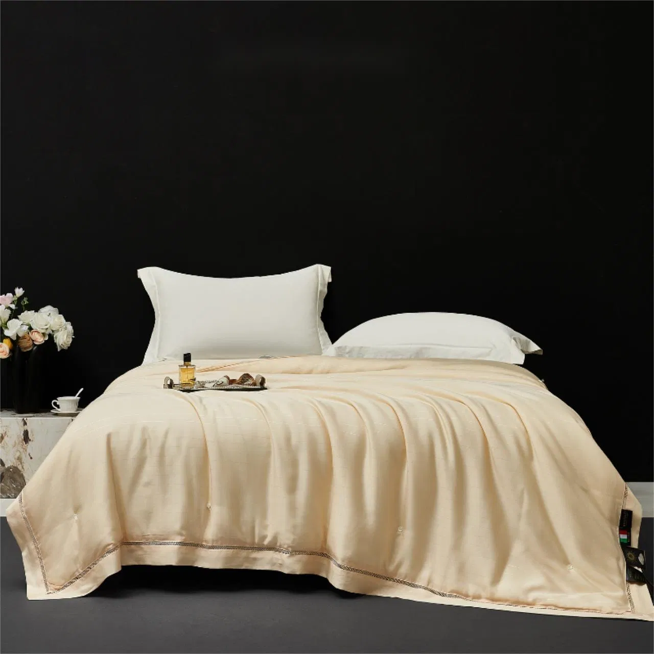 Hotel Quality Bedding Luxury 1200g Pure Mulberry Silk Filling Comforter 500t Long Staple Cotton Jacquard Cover Quilt with Lace Edge