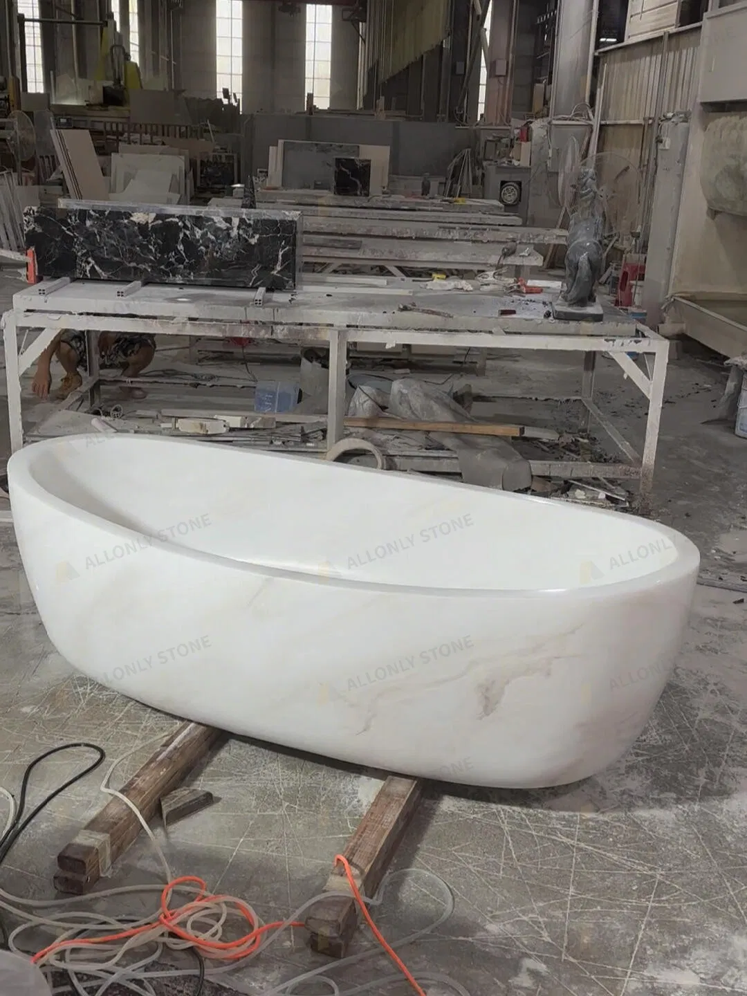 Western Style Luxury Shower Room Decoration Natural Stone Bath Tub Hand-Carved Carrara White Marble Fluted Marble Wash Basin Stone Sink and Indoor Bathtubs