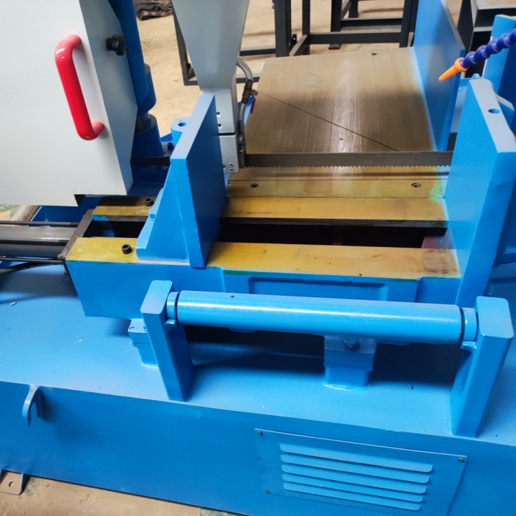 Станок ленточнопильный горизонтальный ручной угловой резки по металлу GB4240