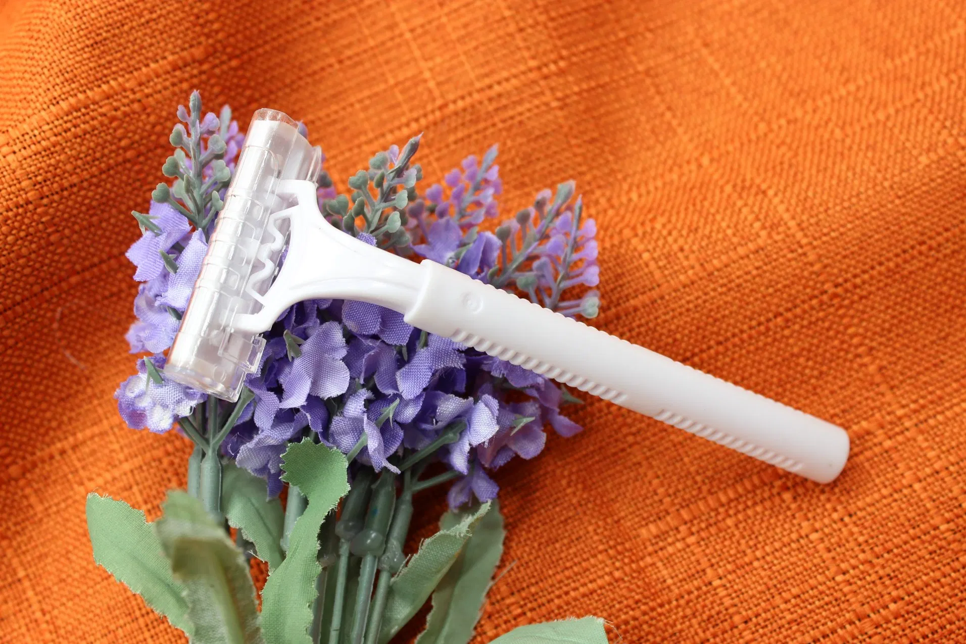 China Factory Price High Quality Hotel Razor 06