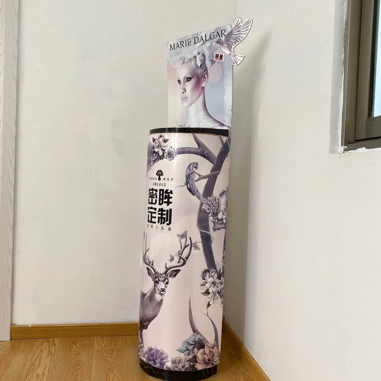 Product Shape Lip Stick Advertisng Cardboard Paper Standee for Branding